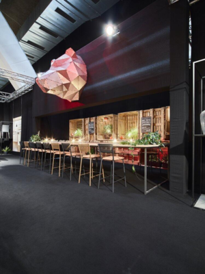 Sort Messetæppe med riller og skumbagside - REST 270X200 CM.