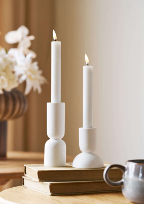 Lysestager i hvid kalksten