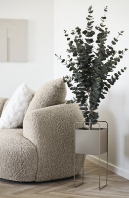 Urtepotte i brunt stål