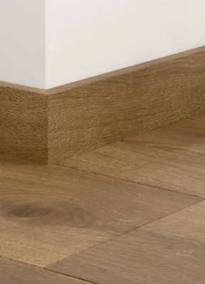 Fodpanel til laminatgulv - Maroon Oak