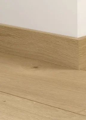 Fodpanel til laminatgulv - Romantic Natural Oak