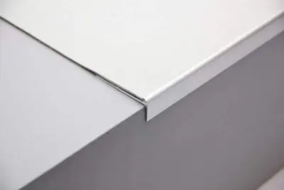 Trappe forkant for 2,5 mm. Linoleum, lite - midthull