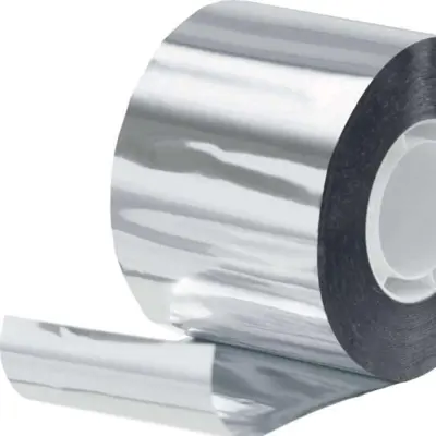 Selvklebende stripe av aluminium