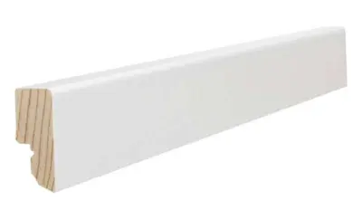 Hvit fotpanel for parkettgulv, 16 x 40 mm.