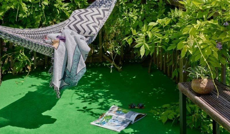 Cricket grøn nålefilt med nopper (Græs) - REST 115X400 CM