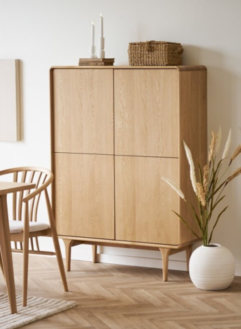 Darwin Skab i egetræ, 140 cm højt - UDSOLGT TIL UGE 8/2026.