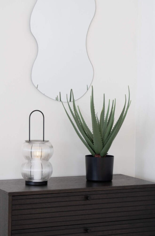 Lucena Lanterne, i sort metal og glas