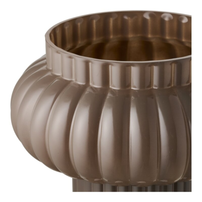 Vase i brunt mundblæst glas