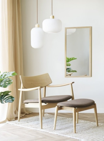 Olvera Fodskammel, Egetræ i brun og natur