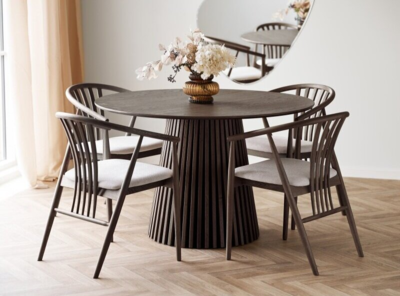 Osaka, Spisebord i røget egefiner