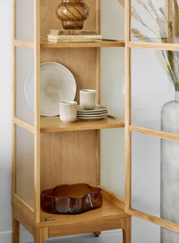 Zamora Vitrineskab med 1 glaslåge og egefiner