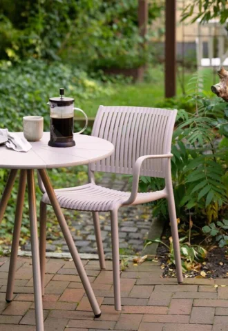 Manzano Spisebordsstol i farven taupe m. armlæn