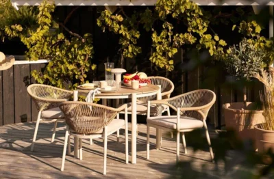 Abela Spisebordsstol i farven sand inkl. hynde