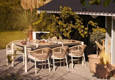 Abela Spisebordsstol i farven sand inkl. hynde