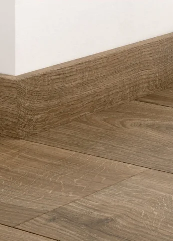 Fodpanel til laminatgulv - Browned Oak