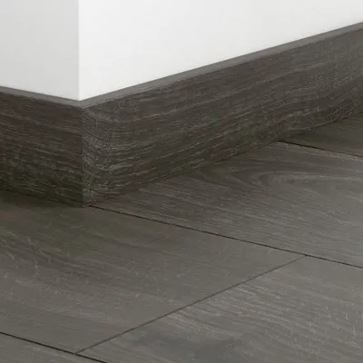 Fodpanel til laminatgulv - Dark Mature Oak