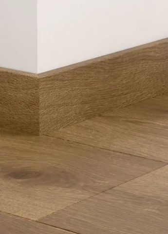 Fodpanel til laminatgulv - Maroon Oak