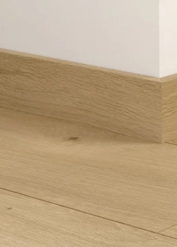 Fodpanel til laminatgulv - Romantic Natural Oak