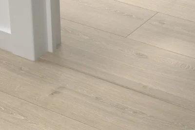 5-i-1 liste til laminatgulv - Pure Mist Oak, INGEN RETURRET! 