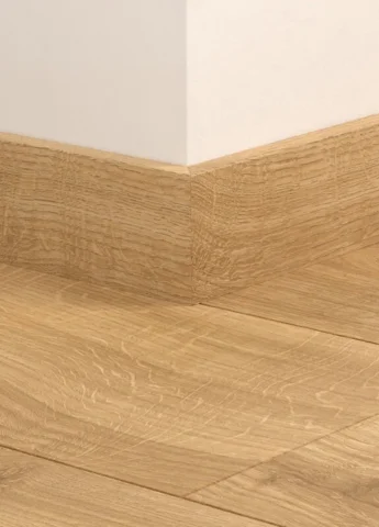 Fodpanel til laminatgulv - Warm Natural Oak