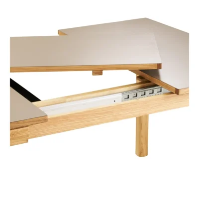 Bowen Spisebord i eg og mørk sand. 2 tillægs plader