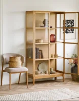 Zamora Vitrineskab med 2 glaslåger og 3 hylder - UDSOLGT TIL UGE 27