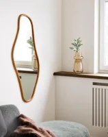 Brandsby spejl i fyrretræ