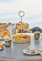 Rifbjerg Bakke i naturfarvet søgræs