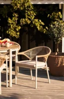 Abela Spisebordsstol i farven sand inkl. hynde